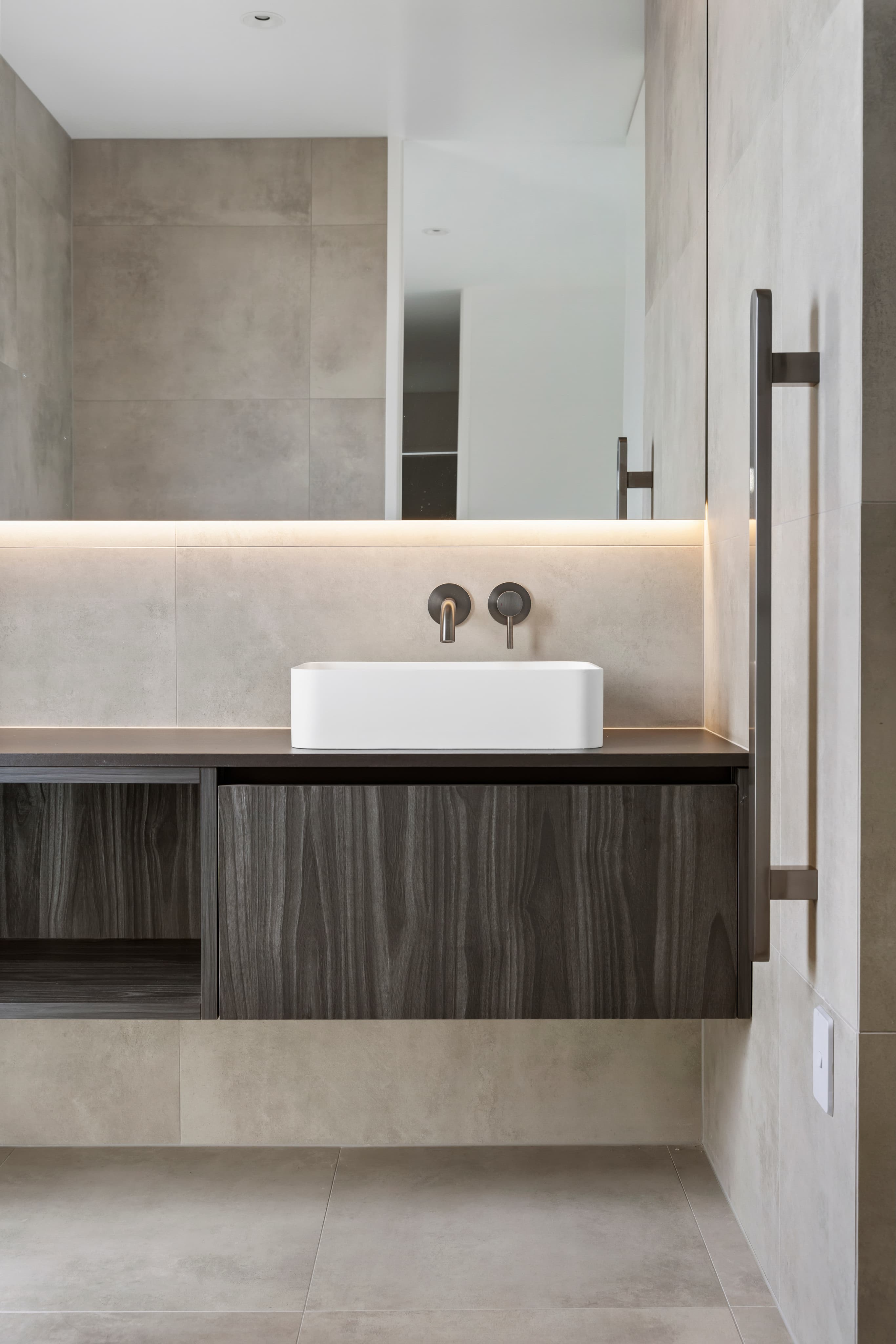 Integrated basin with dark timber vanity