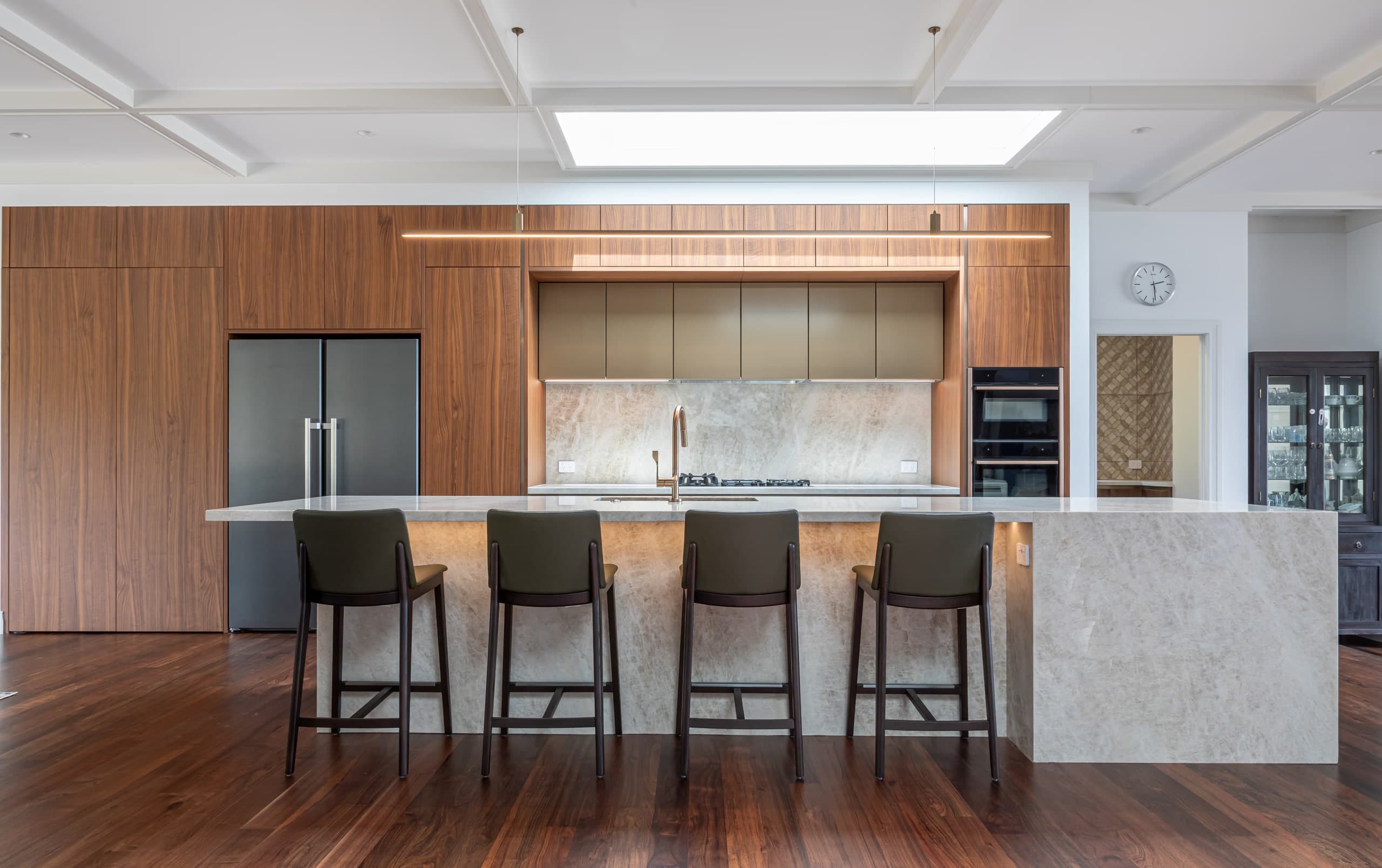 Greenhithe Residence kitchen island and dining
