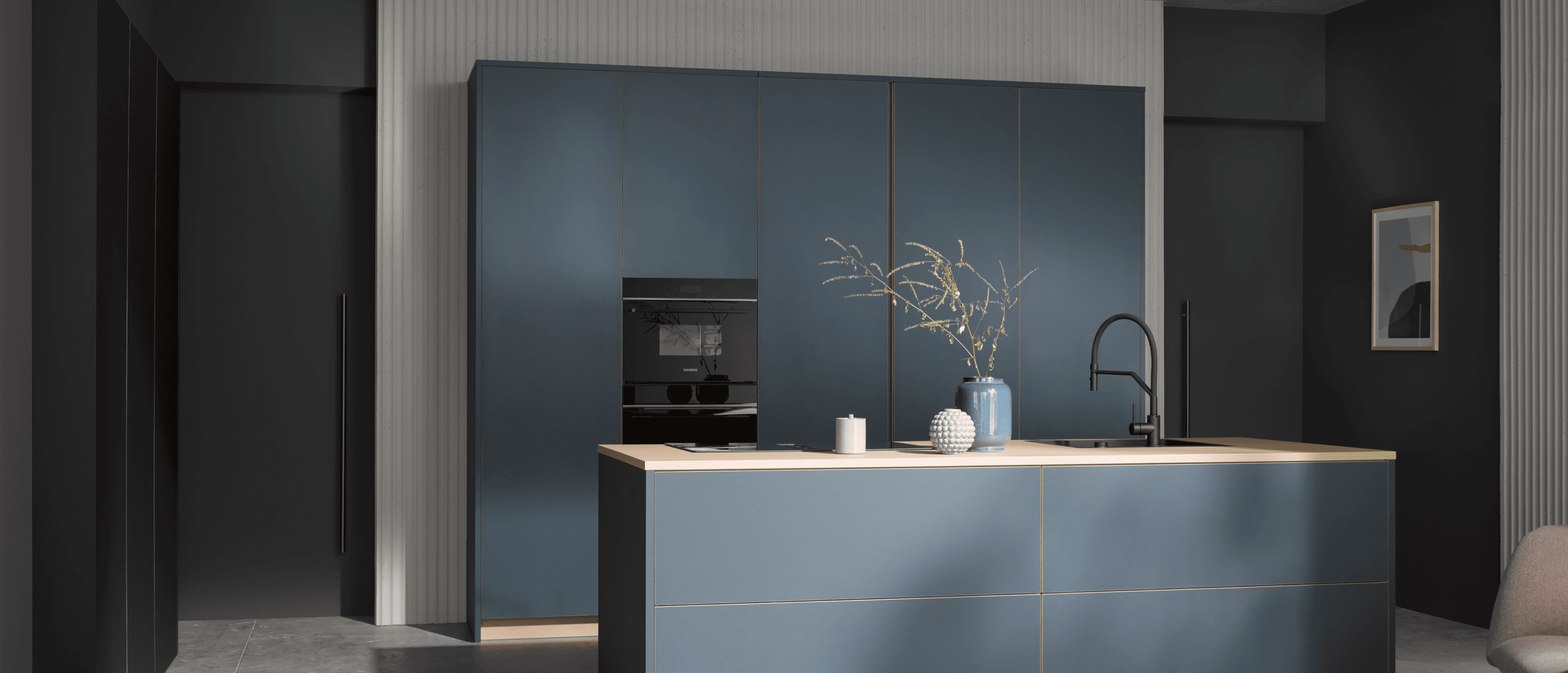 Clients reviewing finishes in the Häcker showroom