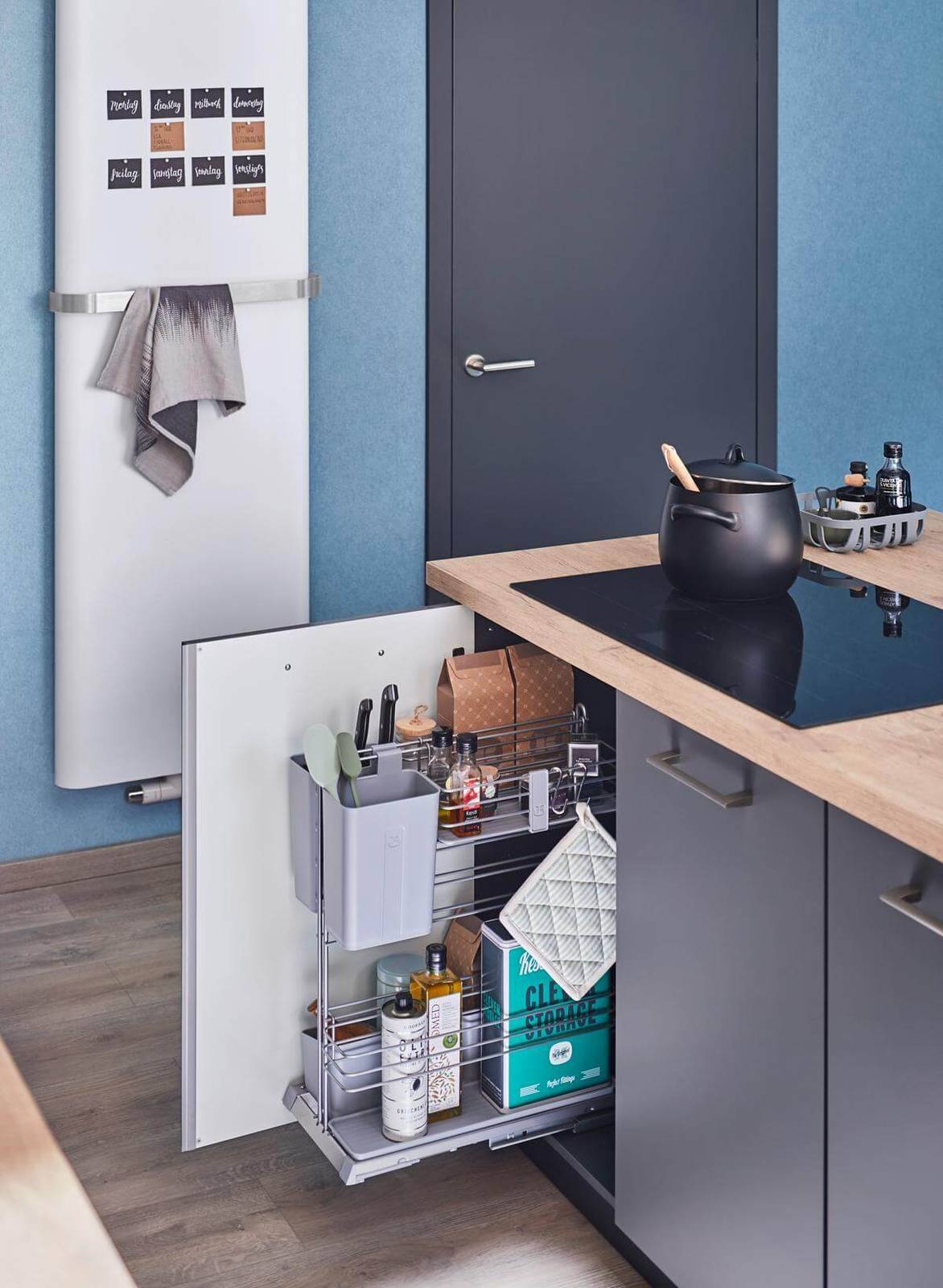 CookingAGENT extended beside the cooktop with oils and spices in reach